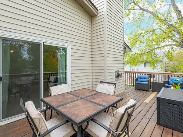 1312 Deercliff LN, Eagan, MN 55123