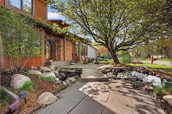 8842 Hillswick TRL, Brooklyn Park, MN 55443