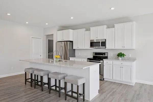 1285 Pinehill BLVD, Waconia, MN 55387