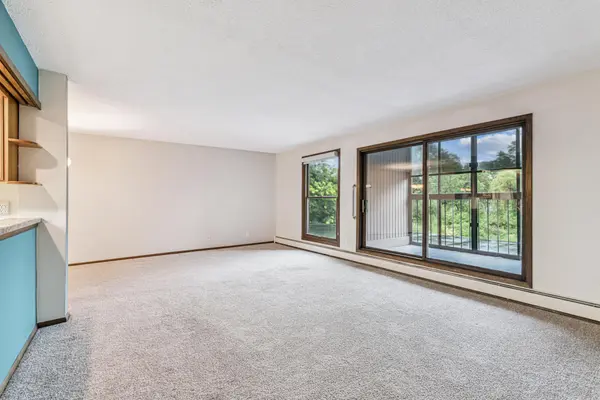 8441 Irwin RD #110, Bloomington, MN 55437