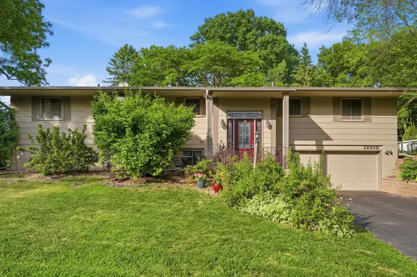 12913 Eagle Ridge DR, Burnsville, MN 55337