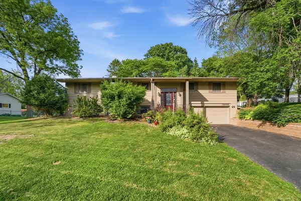 12913 Eagle Ridge DR, Burnsville, MN 55337