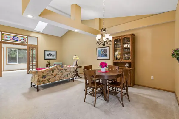 10861 Lexington DR, Eden Prairie, MN 55344