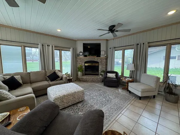 906 Willow AVE, Marshall, MN 56258
