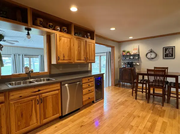 906 Willow AVE, Marshall, MN 56258