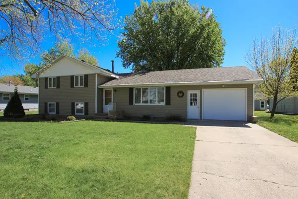 807 N Renville ST, Winthrop, MN 55396
