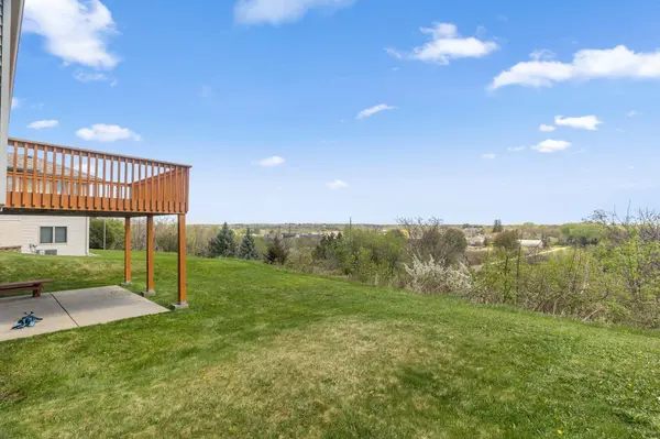 305 Crestview DR, Hastings, MN 55033