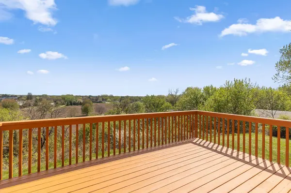 305 Crestview DR, Hastings, MN 55033
