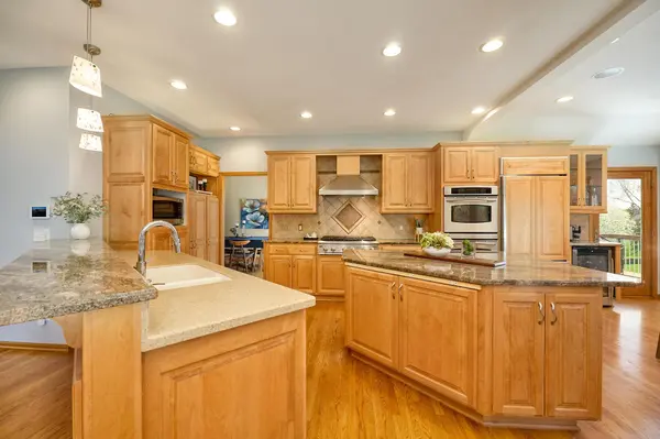 9950 Lee DR, Eden Prairie, MN 55347