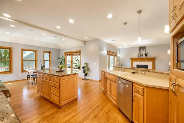 9950 Lee DR, Eden Prairie, MN 55347