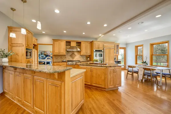 9950 Lee DR, Eden Prairie, MN 55347