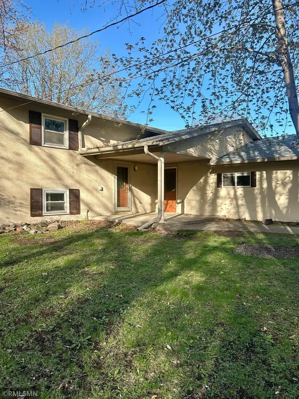 607 E River ST, Monticello, MN 55362