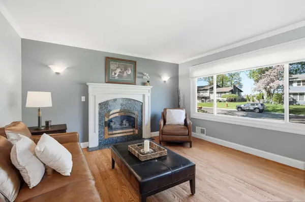 2149 Lamplight DR, Woodbury, MN 55125