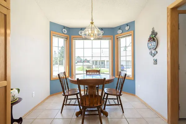 1439 Eagle DR, Waconia, MN 55387