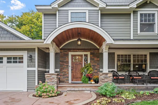 1012 Kaymar LN, Burnsville, MN 55306
