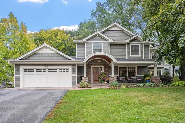 1012 Kaymar LN, Burnsville, MN 55306