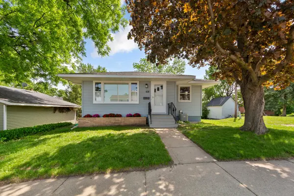 108 Paquin ST E,  Waterville,  MN 56096