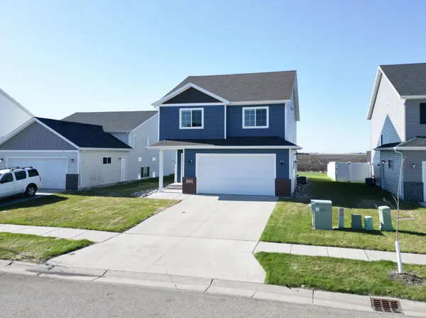 1221 46TH AVE S, Moorhead, MN 56560