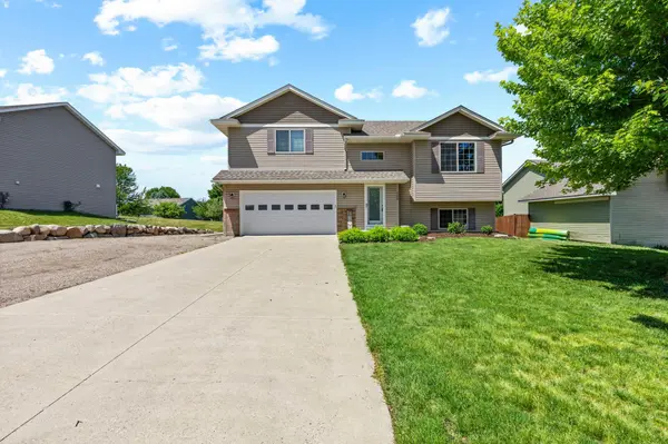 202 Summerfield LN, Waverly, MN 55390