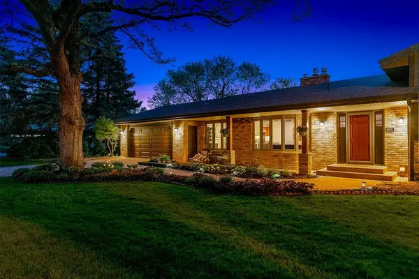 9885 Oak Shore DR, Lakeville, MN 55044