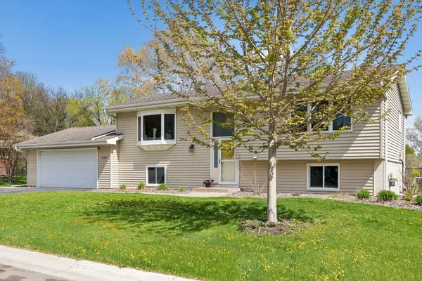 6766 Cottonwood LN N, Maple Grove, MN 55369