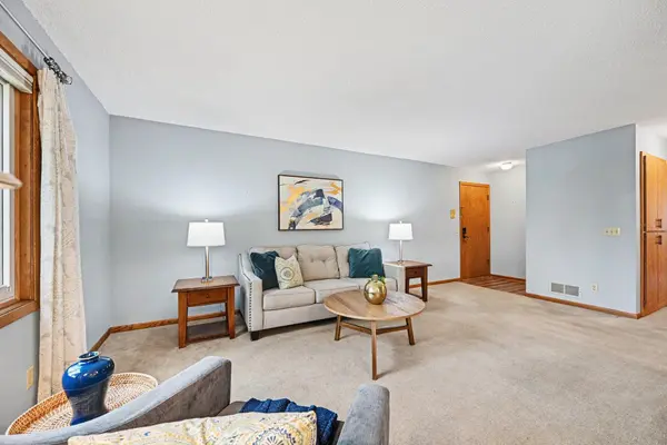 4324 Buckingham CT, Vadnais Heights, MN 55127