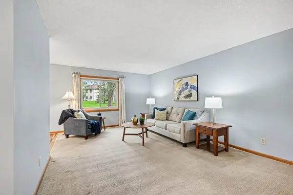 4324 Buckingham CT, Vadnais Heights, MN 55127