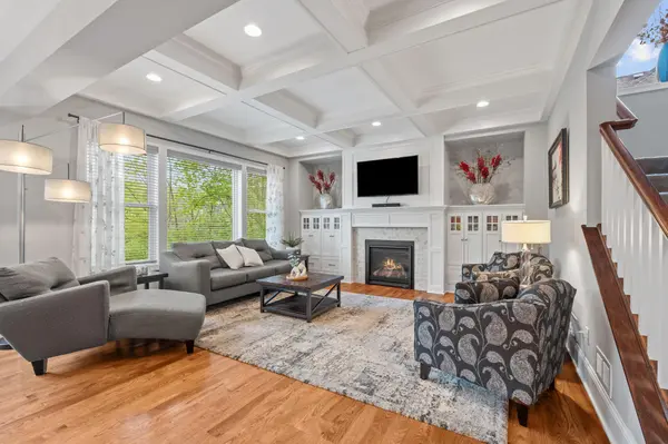 5275 Ranchview LN N, Plymouth, MN 55446
