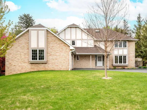 1009 Stratford RD, Mendota Heights, MN 55118