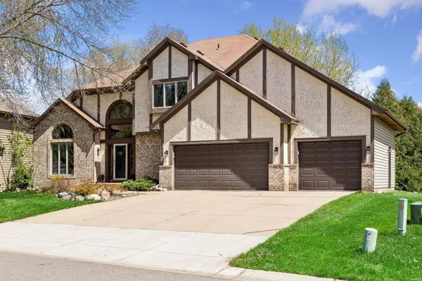 6932 Ximines LN N, Maple Grove, MN 55369