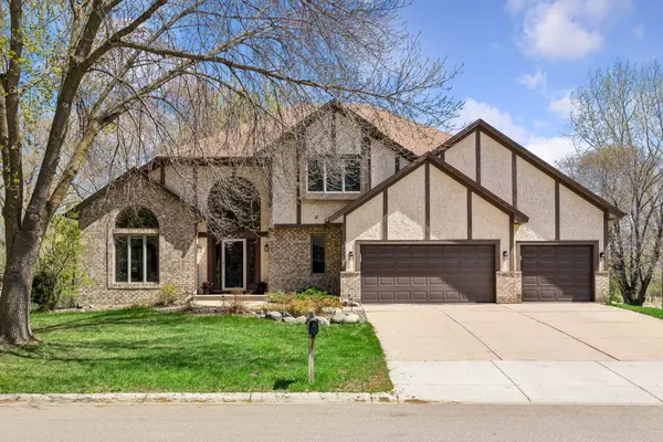 6932 Ximines LN N, Maple Grove, MN 55369