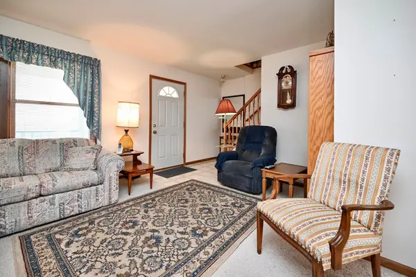 213 Sunset AVE NW, Altura, MN 55910