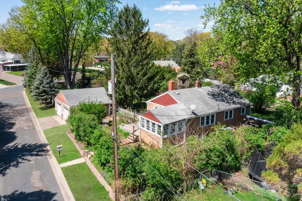 435 Walnut LN, Shoreview, MN 55126