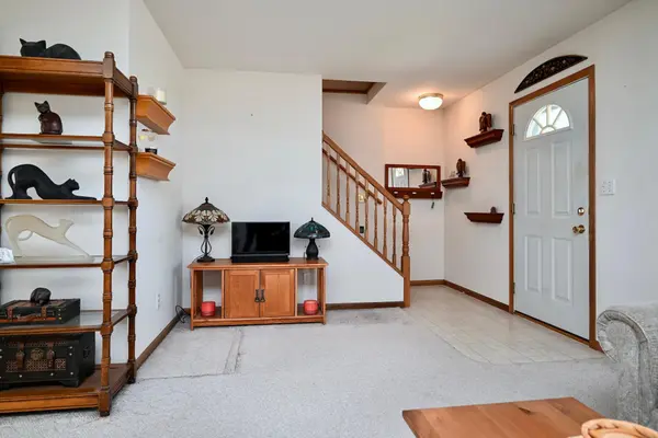 211 Sunset AVE NW, Altura, MN 55910