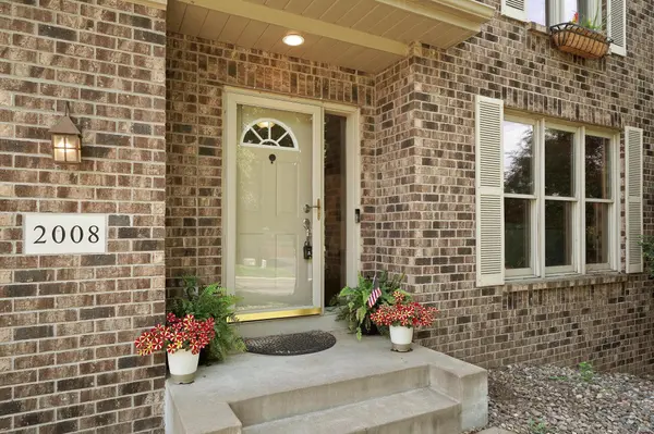 2008 White Pine RD, Hudson, WI 54016