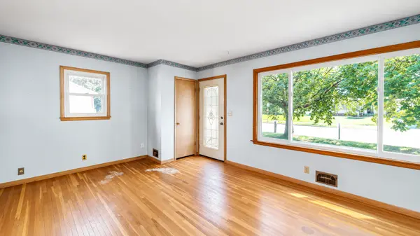 6032 Upper Afton RD, Woodbury, MN 55125