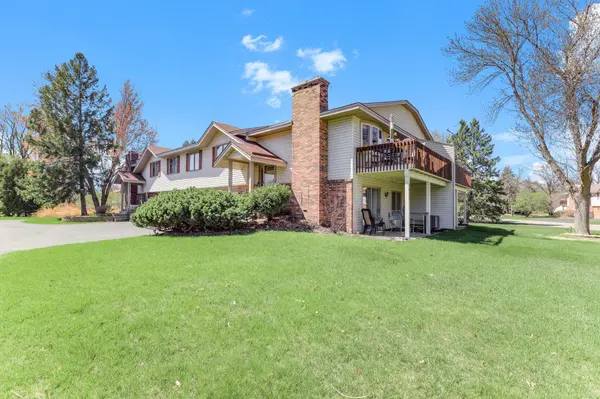 5653 Chatsworth ST N, Shoreview, MN 55126