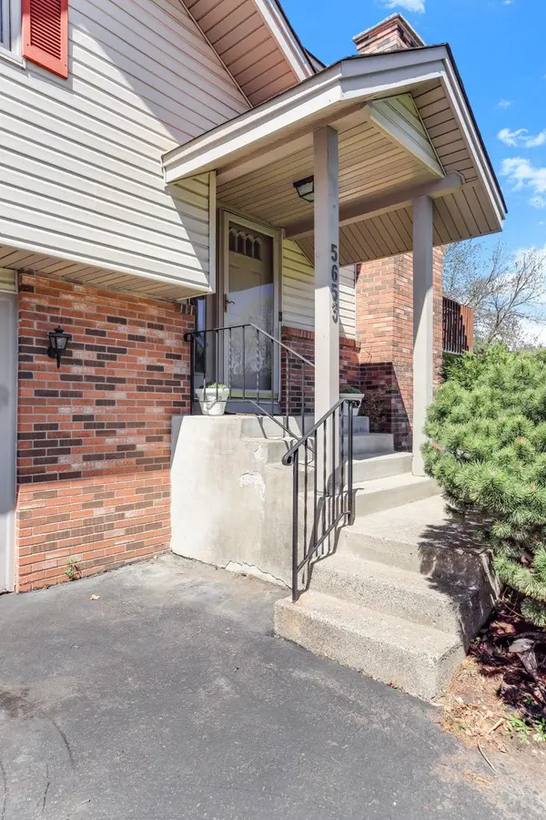 5653 Chatsworth ST N, Shoreview, MN 55126