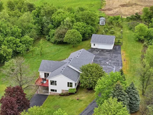 765 Oriole LN, Hudson, WI 54016