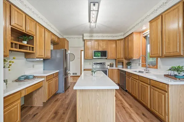 765 Oriole LN, Hudson, WI 54016