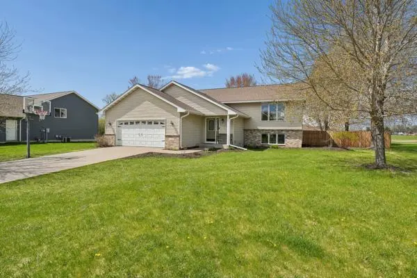 1315 Mallard LN, New Richmond, WI 54017