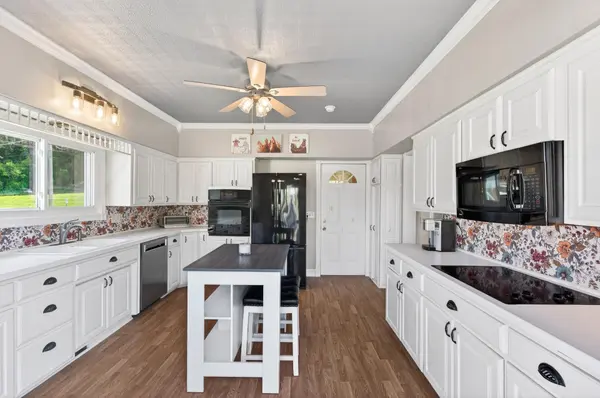 512 Broadway ST S, Jordan, MN 55352