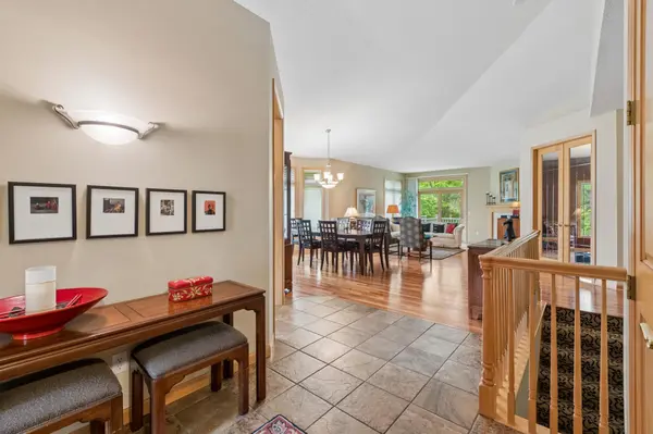 9009 Sutton DR, Eden Prairie, MN 55347