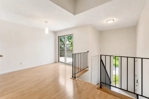 9521 Hartford CIR, Eden Prairie, MN 55347