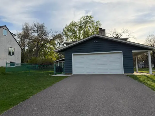 1046 Brooks AVE W, Roseville, MN 55113