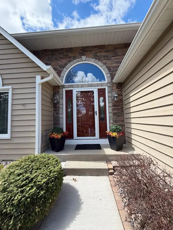 2555 Sylvan ST, Little Canada, MN 55117