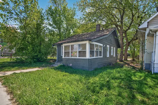 2305 Golden Valley RD, Minneapolis, MN 55411