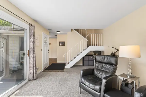 1044 Carmel CT, Shoreview, MN 55126