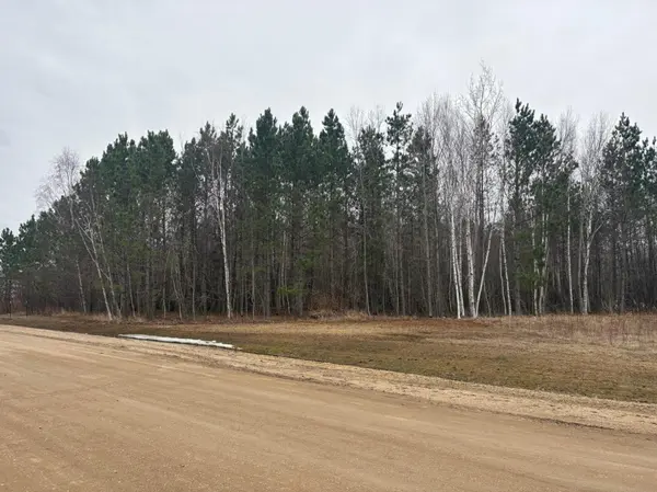 2083 Stanton DR, Baudette, MN 56623