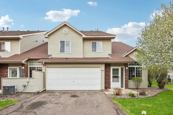 2357 Oakridge CIR, Hudson, WI 54016
